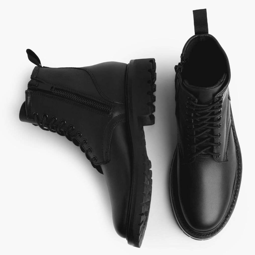 1024x1024-Men-Stomper-Black-092822-Flatlay Stomper | Black - Image 1