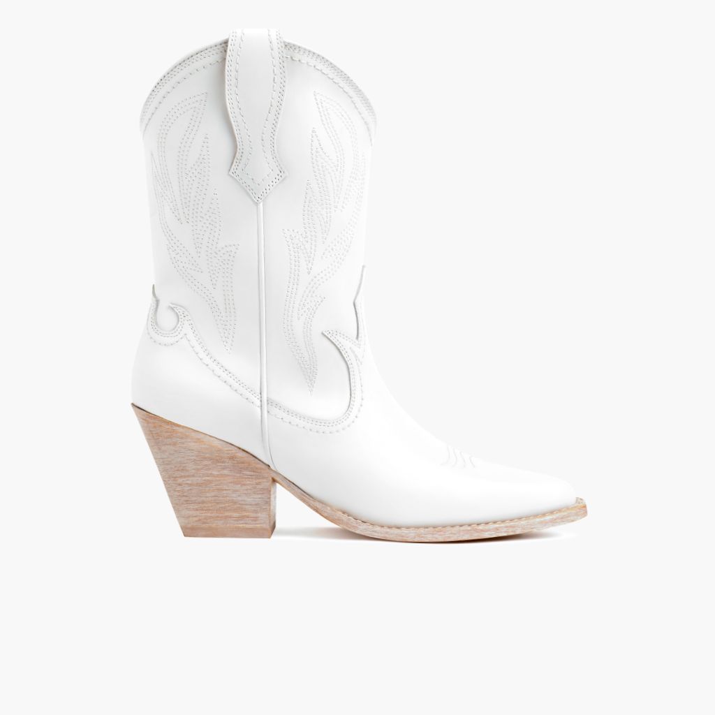 1024x1024-Women-Sierra-White-032823-Side Sierra | White - Image 1
